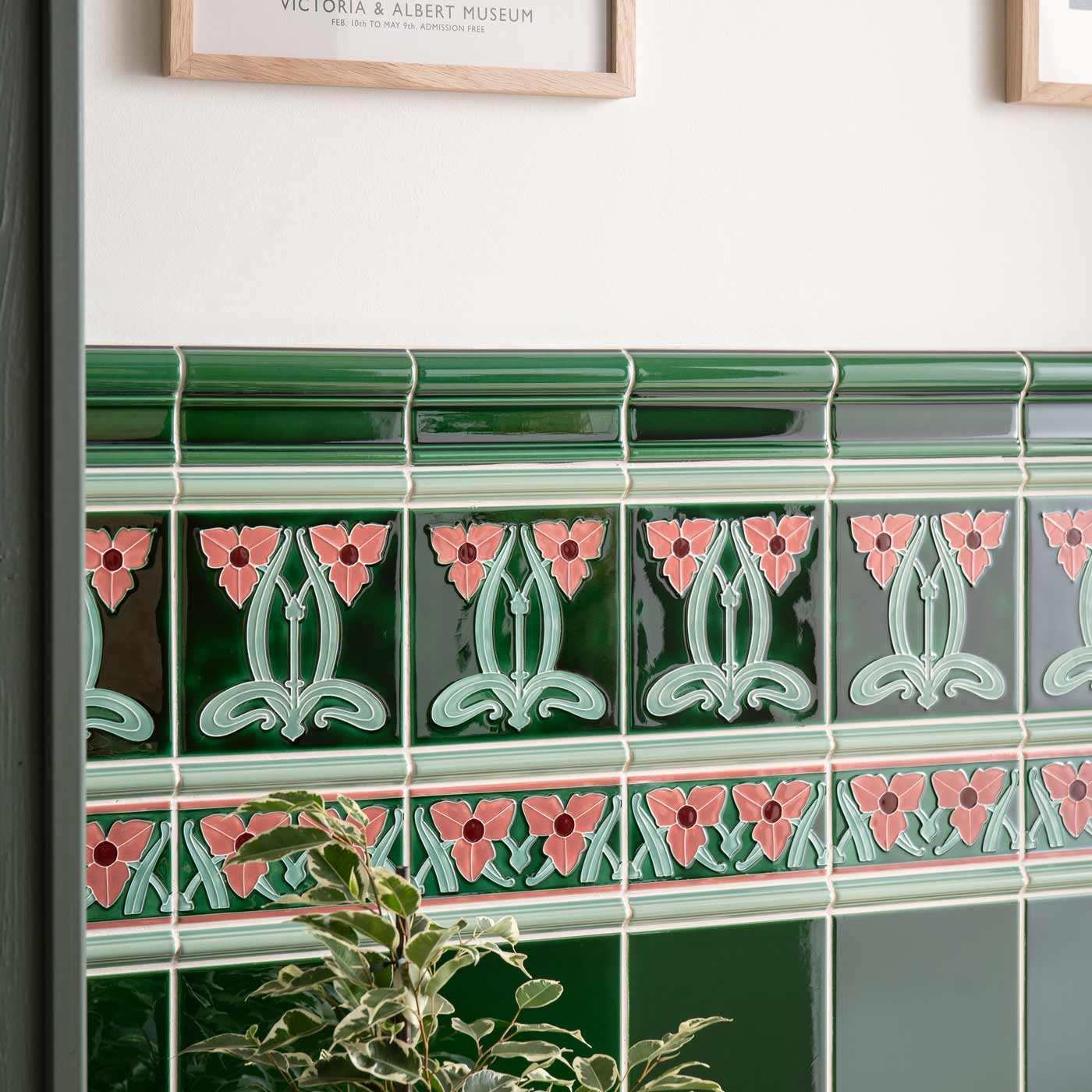 Dauphine Border tile on Victorian Green 15.2x7.5cm - Image 2